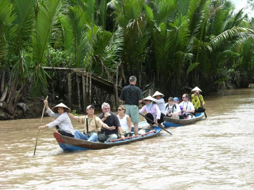 Về miền Tây chèo xuồng ba lá